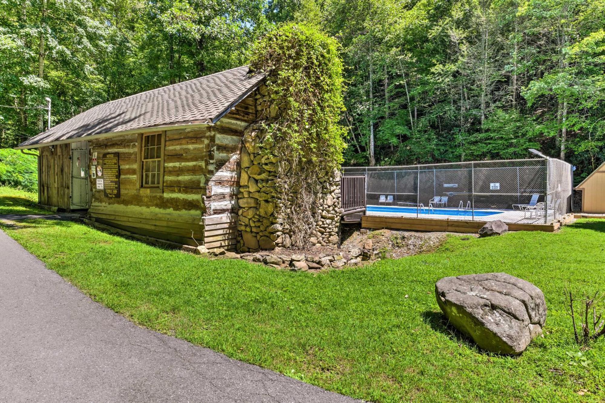 Gatlinburg Cabin With Game Room, Hot Tub And Mtn Views Exterior foto